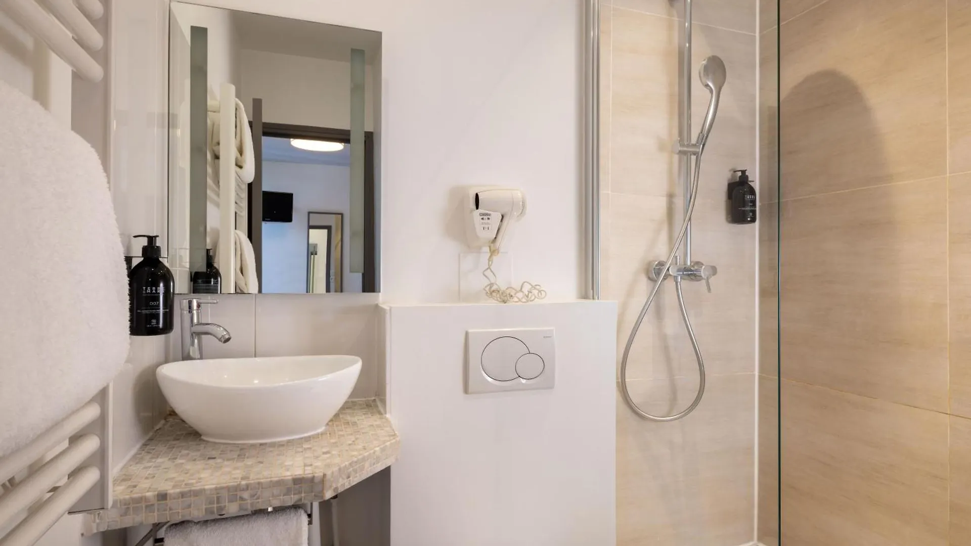 Korner Eiffel Hotell 3*